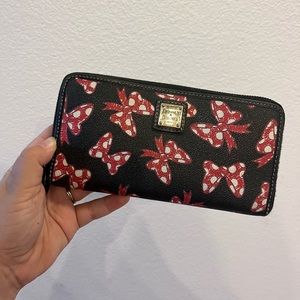 Limited edition rare Dooney & Bourke Minnie Mouse bow wallet
